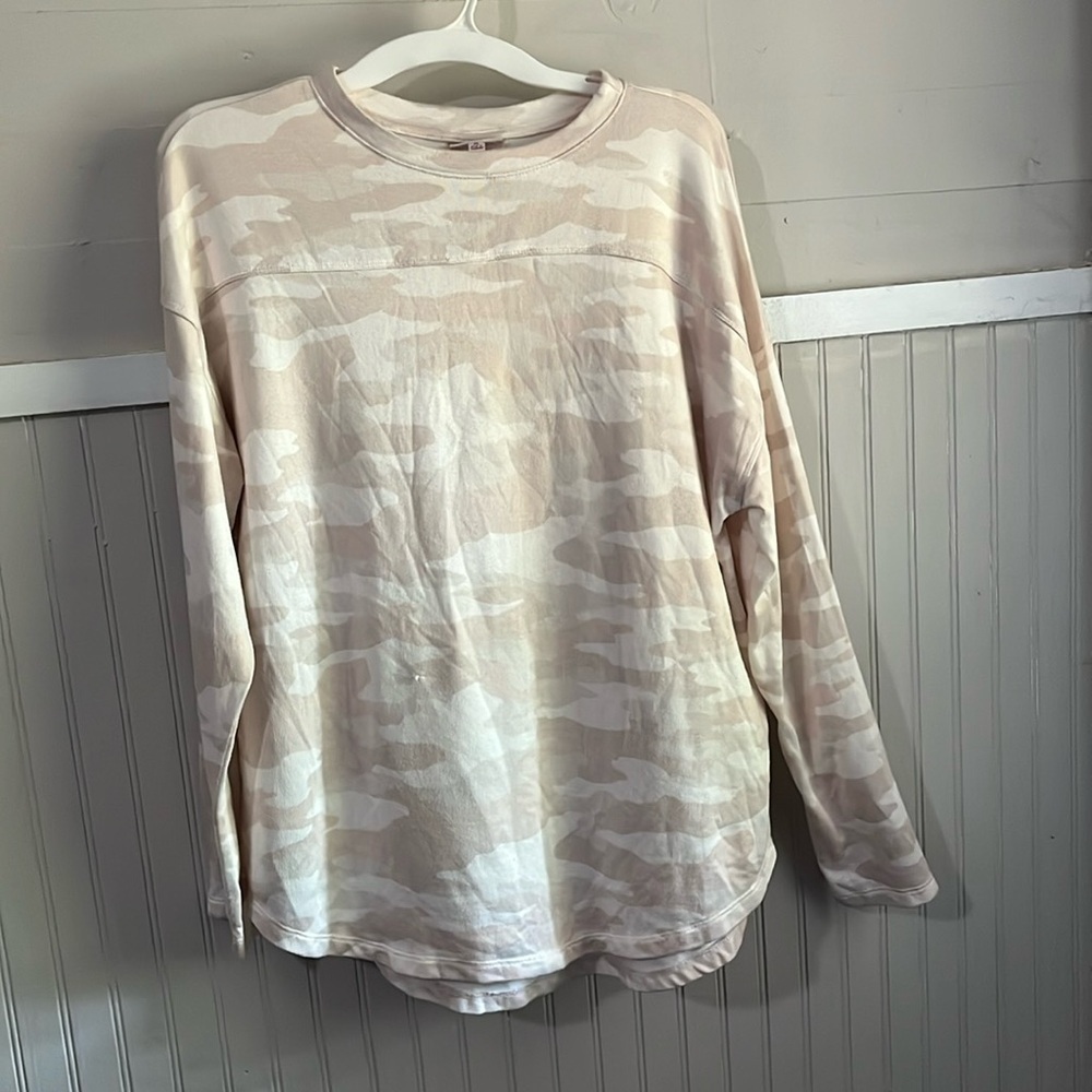 So women’s long‎ sleeve desert camo shirt XL